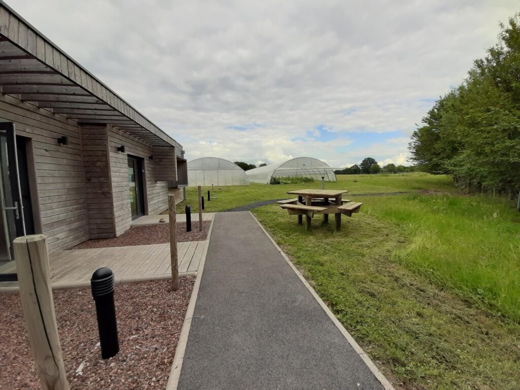 Bureaux et extérieur